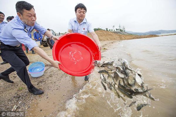 王剑英先生雕像揭幕仪式在凤阳举行
