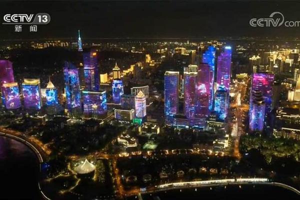 這娘們不像好人是什么梗 