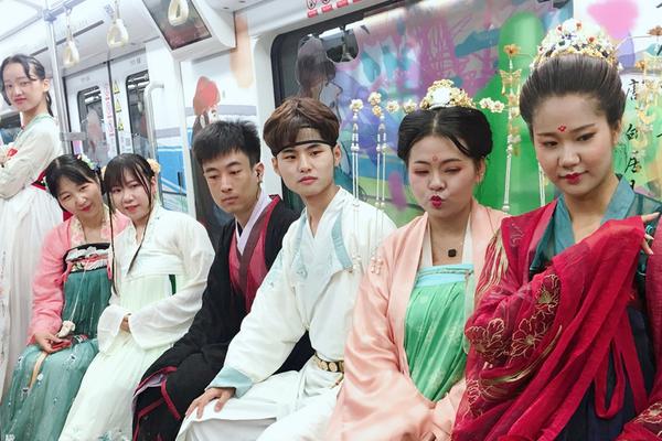 央视曝光新型挪车二维码骗局 男子差点被骗11万元