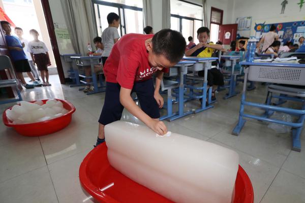 6次决赛失利后终于封王！利物浦主帅演绎励志故事