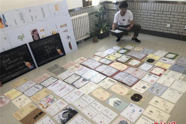 省大学生艺术展演活动中医药文创产品省赛获大奖