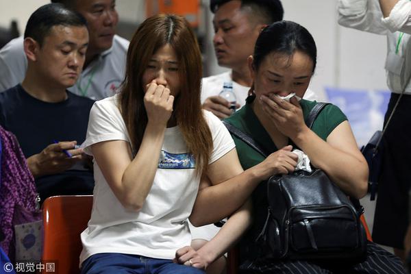 富龙滑雪场回应争执事件：游客未戴头盔，已道歉