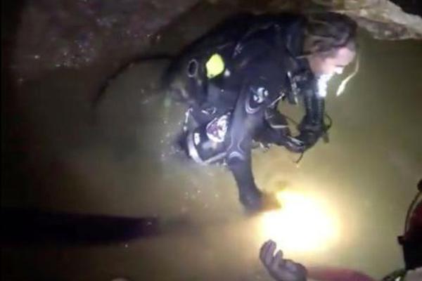 数据分析
：现场看球 历史如何看懂比赛的胜负手
？