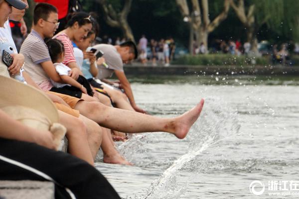 奥运女足强强对决：巴西VS日本