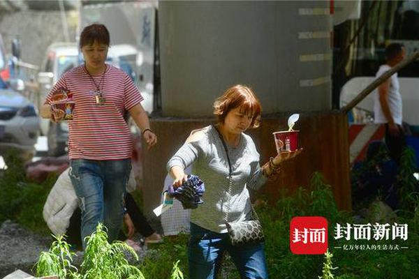 听10名优秀教师讲述师德故事