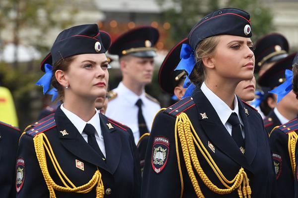 銀彈與榮耀：揭秘英雄聯盟轉會期的豪賭、淚水與電競版圖的重塑 