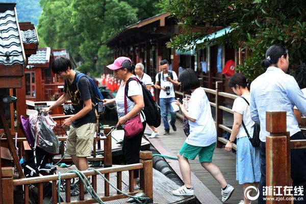 “新科蝶后”强势登顶　张雨霏弥补“缺憾”
