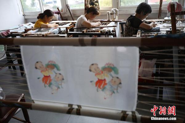 跨越終點線的專屬浪漫：香港「馬場巴士」——載著夢想與激情的都市穿梭機 