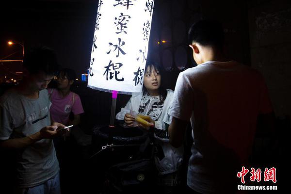 伪娘小薰，网络视频与剧情介绍