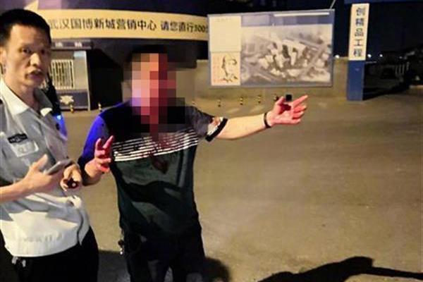 蛐螋虫咬人吗有毒吗