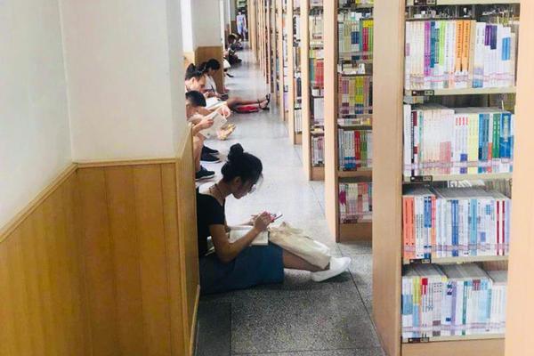 你认得出任课老师吗？大学考卷上的一道送分题