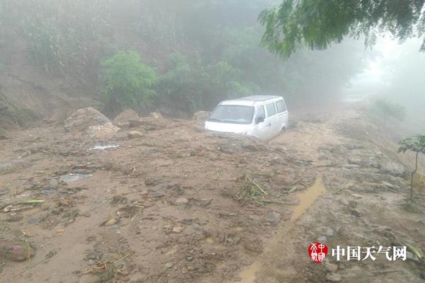 美两艘军舰28日通过台湾海峡 外交部回应