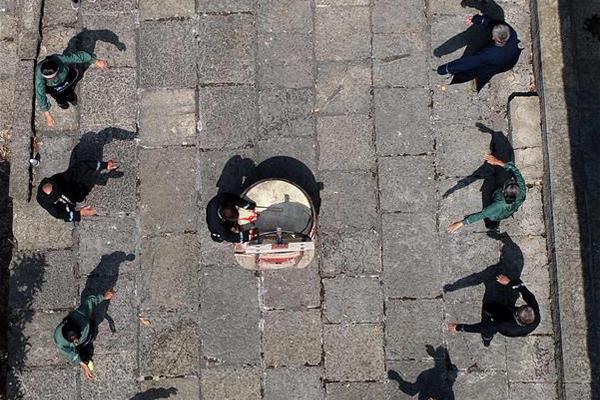 银保监会推动金融人才库建设，鼓励大机构临退休专业人才到中小机构任职