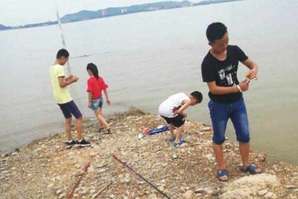 著名歌唱家郑莉周日做客“大湖之约”