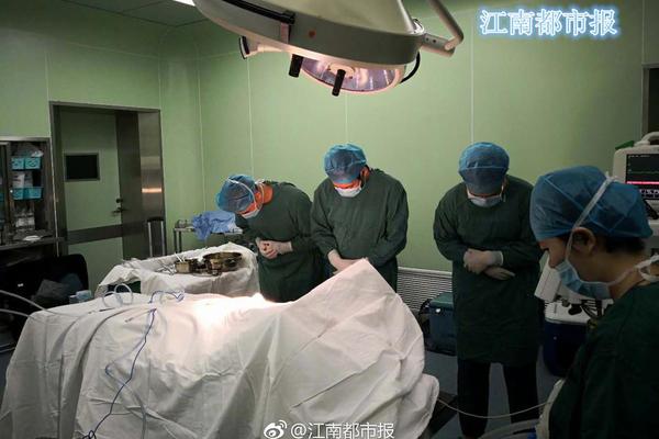 “人中奇逸——李铁夫艺术精品展”在北京画院美术馆开幕