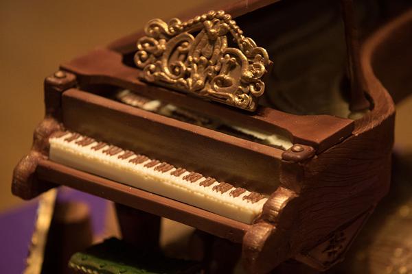 原油交易提醒：抑制油价效果不明，美国力劝俄罗斯增产，等待OPEC+采取行动