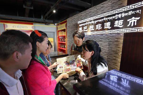 羽毛球世锦赛综合：谌龙、陈雨菲涉险晋级八强