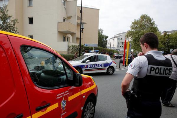 定增450亿扩产，宁德时代能否守住“铁王座”？