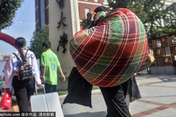 捷克街头背后的金钱交易与故事