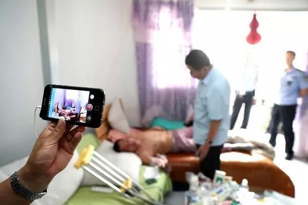 银河系中间亮的是什么