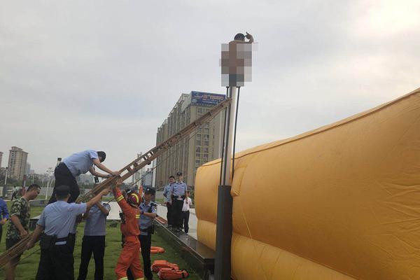 北京奥运会开幕式千余件体育珍藏品在海口展出