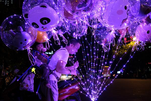 无为“芳华红庙”志愿服务队开展六中全会精神“艺术化”宣讲