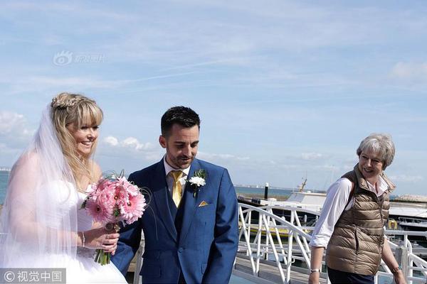 梅赛德斯-奔驰（中国）汽车销售有限公司、北京奔驰汽车有限公司召回部分进口和国产奔驰汽车