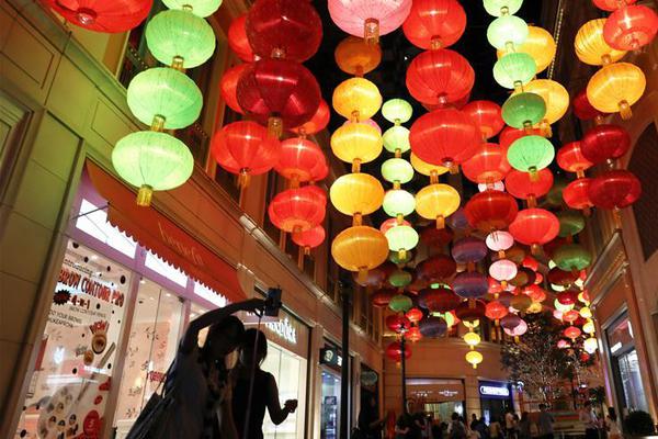 洛阳玻璃拟向子公司增资14亿元 保障两个光伏电池封装材料项目尽快投产,企业新闻