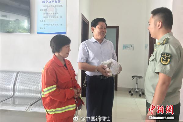 定远县桑涧镇开展“重阳爱老”爱心义剪活动
