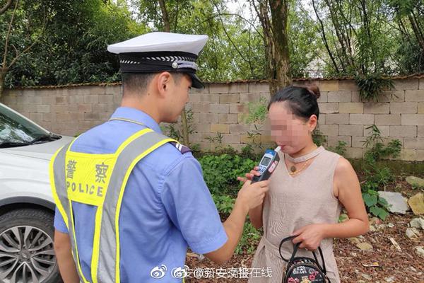 警车别停私家车事件后续：前方大货车司机目击全程，发声还原真相