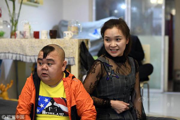 车夫《荒地》诗歌研讨会召开