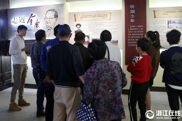 “前言后记”安庆劝业场店荣获全国“年度最美书店”