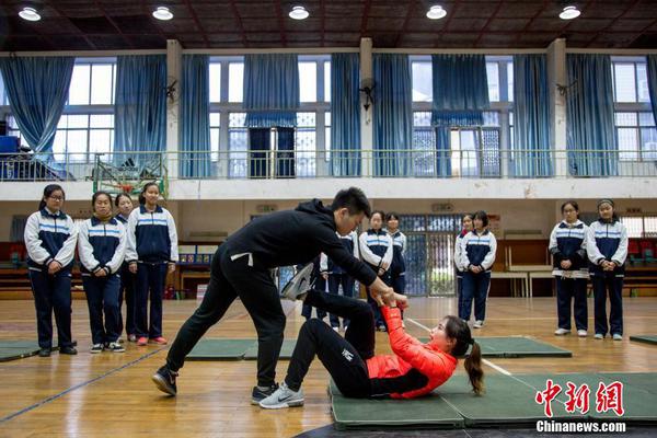 揭秘欺骗夫妻拍摄纪念照的背后故事