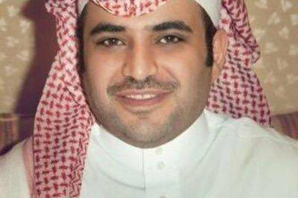 男星也集体扮嫩，35岁尹正演14岁少年，刘恺威满脸褶子