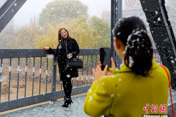 2024香港娛樂城巔峰推介：從百家樂到爆分老虎機，全港最全線上博彩指南 