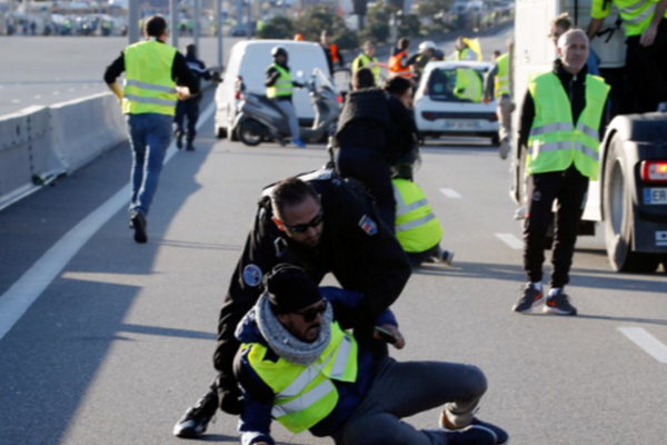 賭場不願讓你看到的真相：揭秘21點莊家優(yōu)勢的數(shù)學(xué)陷阱與逆襲之道 