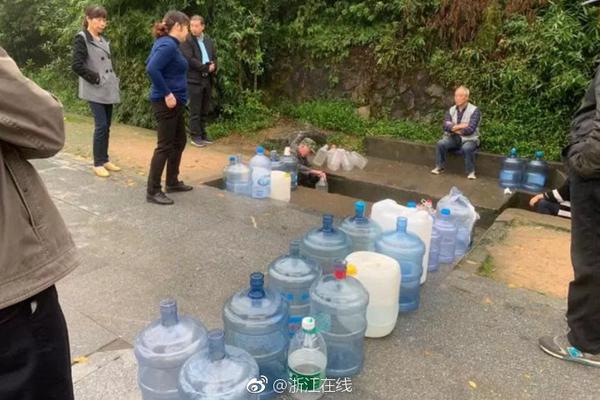 百件美术书法摄影精品在台展现“七彩云南”
