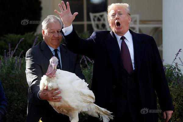 这娘们不像好人是什么梗