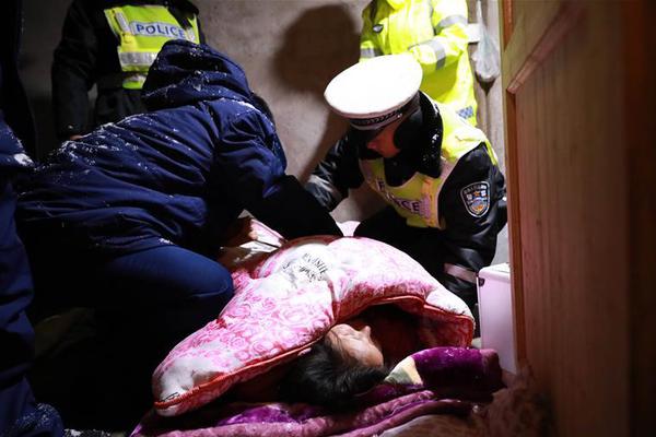 中国男篮两中锋亮相澳大利亚联赛