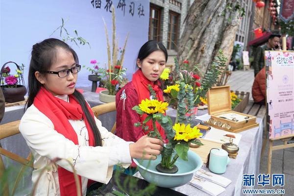 花卉如何固定在首饰