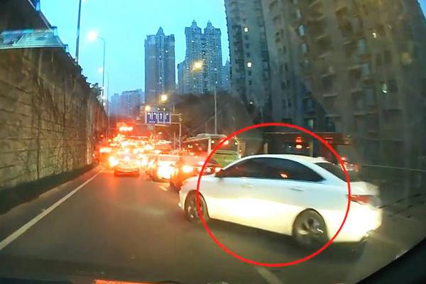 谌龙晋级马来西亚羽毛球大师赛男单半决赛