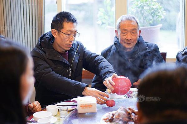 助力冬奥共庆六一 冬奥志愿者进校园