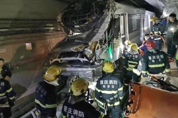 欢乐迎春饺子宴 老人同包“五福饺”