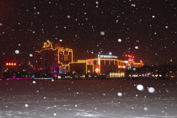 男生吃口红是什么梗