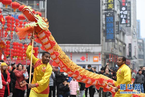 ﻿无所适从/预告或发黑雨 市民失预算