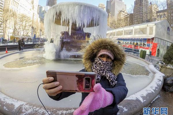 飞利浦尾款5G足机S8000现身，采与12+256G内存战中孔屏，大年夜气皮纹中没有雅