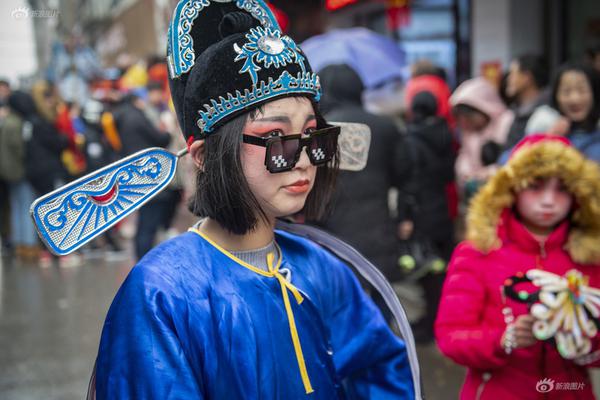 冯提莫和周传雄是什么梗