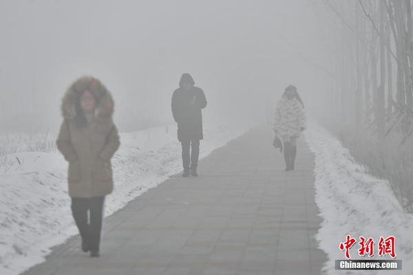 北京沙尘暴来袭：沙尘弥漫能见度小于1公里 黄色预警生效中