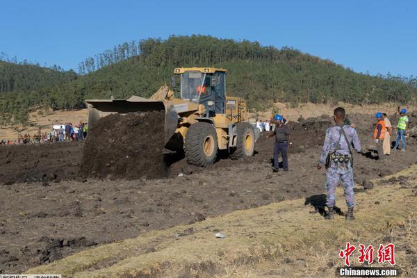 热搜！雷军驾驶小米汽车遭别车，超2000万人围观！称智驾1年成本超20亿！