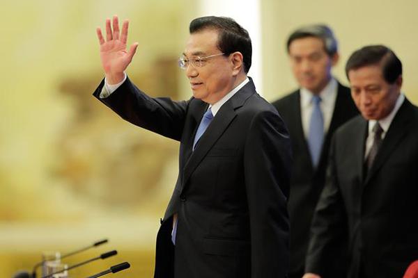 綠茵場上的靈魂共振：為何足球現場直播是現代人不可或缺的「多巴胺盛宴」？ 